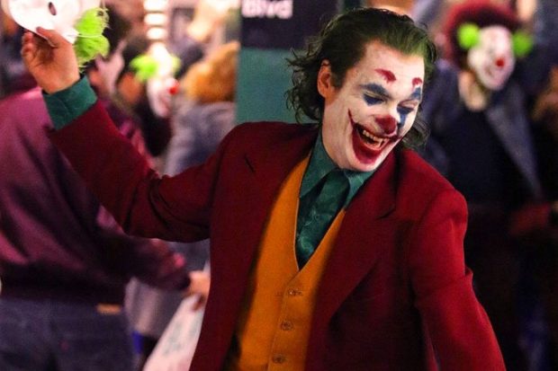 joker-director-says-film-isnt-what-you-think-696x464